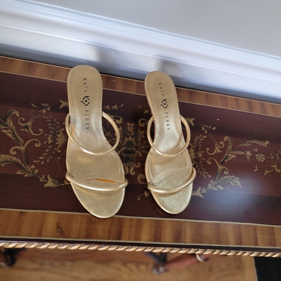 Katy Perry shoe - Picture 5 of 9